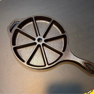 The Cracker Barrel Country Store Cast Iron Cornbread Skillet